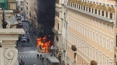 Public bus in Rome explodes, now injuries reported Public bus in Rome explodes, now injuries reported